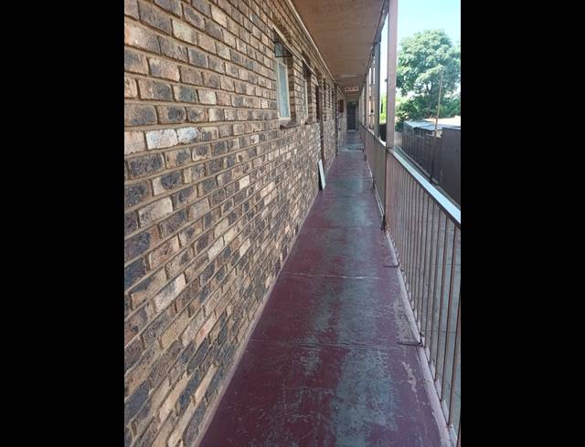 1 BEDROOM APARTMENT FOR SALE IN PRETORIA WEST